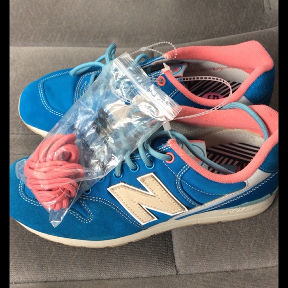 New Balance Sneakers - Picture 1 of 3